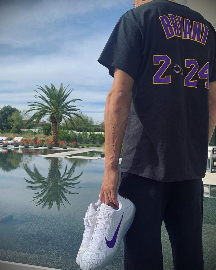 وشم ديفين بوكر تكريما لكوبي براينت - صورة للموقع 4