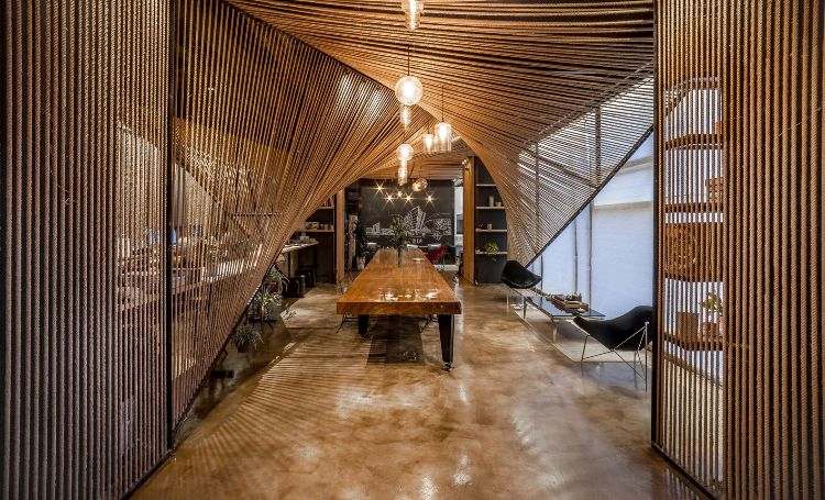 hrubý-prírodný-lano-kancelársky-priestor-dizajn-architektúra-nosník-systém-nosníka