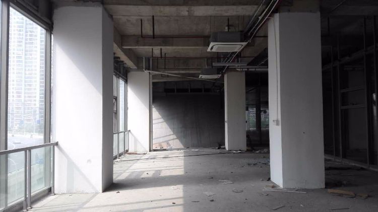 hrubý-prírodný-lano-kancelársky-priestor-dizajn-architektúra-pôvodný stav