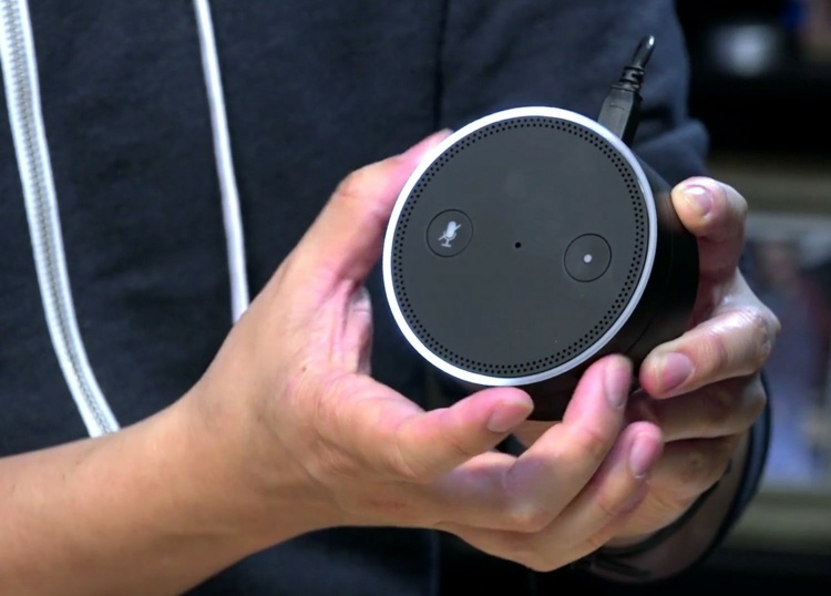 Amazon Echo Dot - jednoduché ovládanie pomocou smartfónu Zariadenia Smart Home 2016-amazon-echo-dot-mikrofón-ovládanie smartfónu