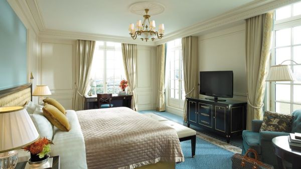 spálňa shangri la najdrahšie luxusné hotely v Paríži bedroom shangri la najdrahšie luxusné hotely v paríži