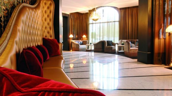 Recepcia fauquets barrière najdrahšie najkrajšie hotely paríž Recepcia faquets barrière najdrahšie najkrajšie hotely v Paríži