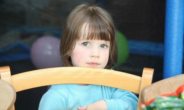 malé dievča autista maliar umenie Dievčenské autistické maliarske umenie dáva nádej