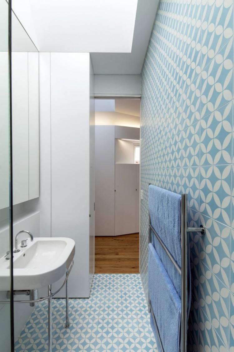 best-color-bathroom-baby-blue-white-osuška