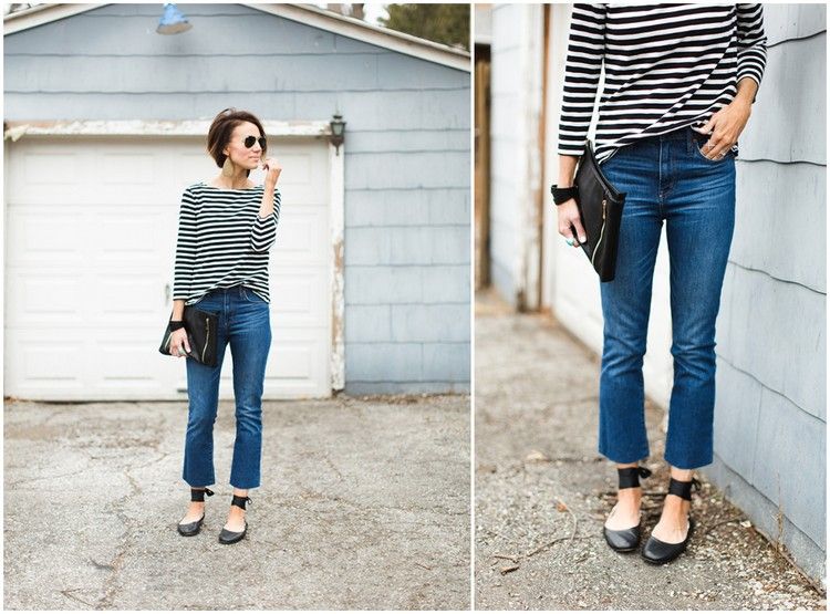 Štýlové modré bootcut rifle s pruhovanou blúzkou a balerínkami s popruhom okolo členku