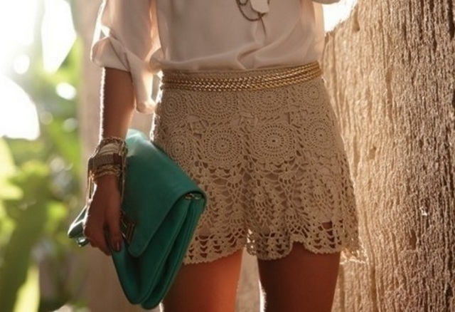Šortky vyzerajú ako sukňa krajkové šortky-s-doplnkami-béžovo-zelené