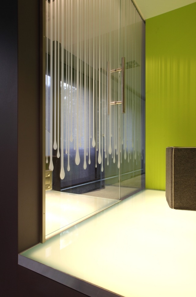 Dizajnové sklenené dvere Lars Contzen transparentné odkvapkávanie