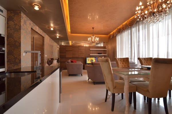luxusná jedáleň v hnedej farbe