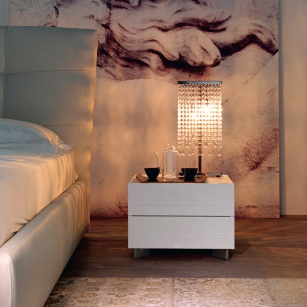 dyno-nočný stolík-biely