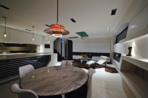 moderná drevená stolná červená lampa vzrušujúca moderná a elegantná jedáleň