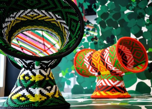 taburet so vzorom afrických motívov exkluzívny nábytok maroso afrika motívy farebné vzory