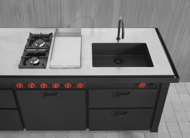 Kuchynské varné dosky z nerezovej ocele, minacciolo, Taliansko Varná doska ostrov Minacciolo z nehrdzavejúcej ocele v Taliansku