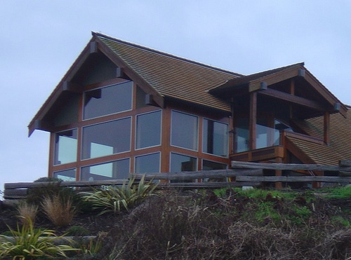 sklenené fasádne okno v dizajne modernej architektúry