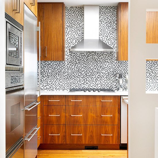 Dlaždice nápady čierne mozaikové dlaždice drevené skrinky Dlaždice do kuchyne, zadná stena, čierne mozaikové dlaždice, drevené skrinky