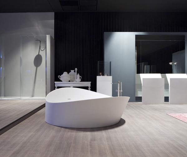 voľne stojaca oválna vaňová duna