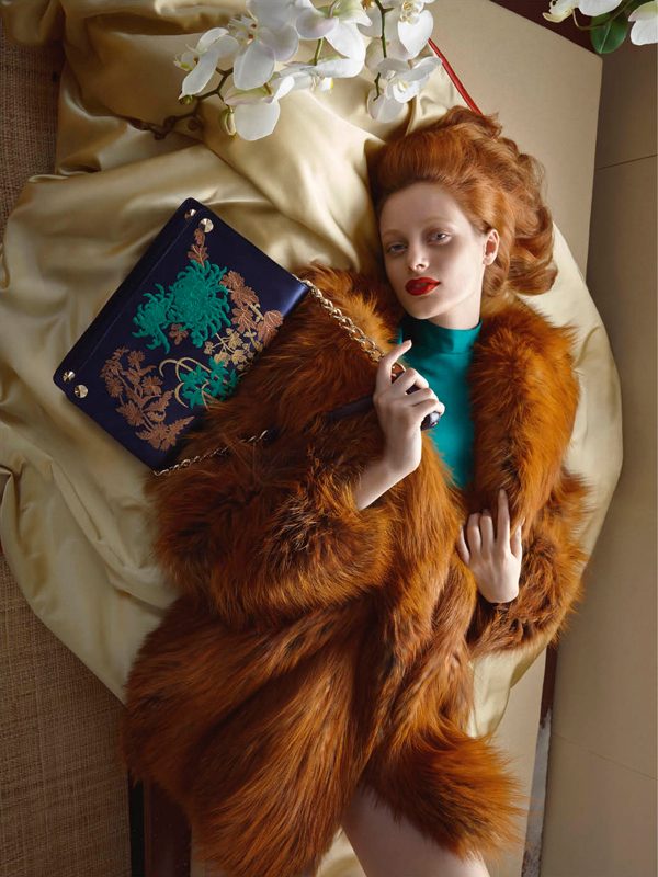 Dámska módna modrá blúzka s kožušinovým vreckom a kvetinovým vzorom