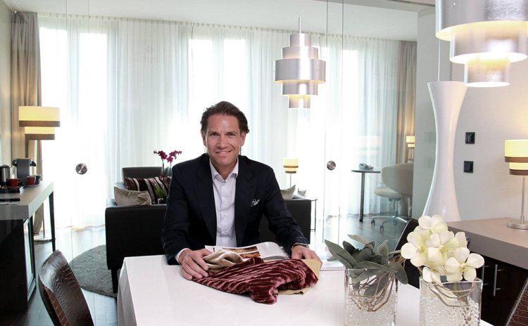 first-class-room-koncepty-andreas-neudahm-interior-designer-luxus-class