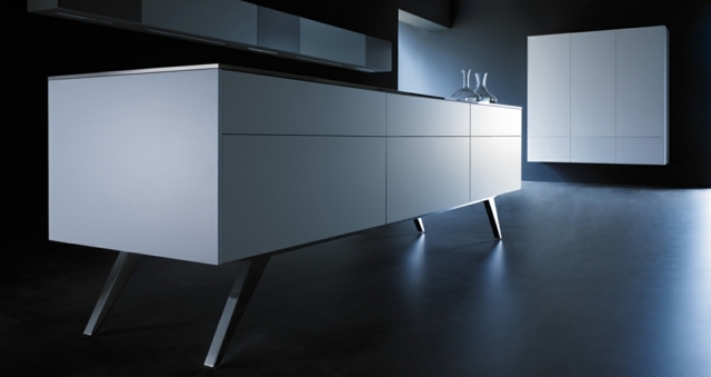 moderný biely minimalistický kuchynský ostrovček bez úchytiek minimalistický kuchynský ostrovček bezúchytkové kuchynské skrinky