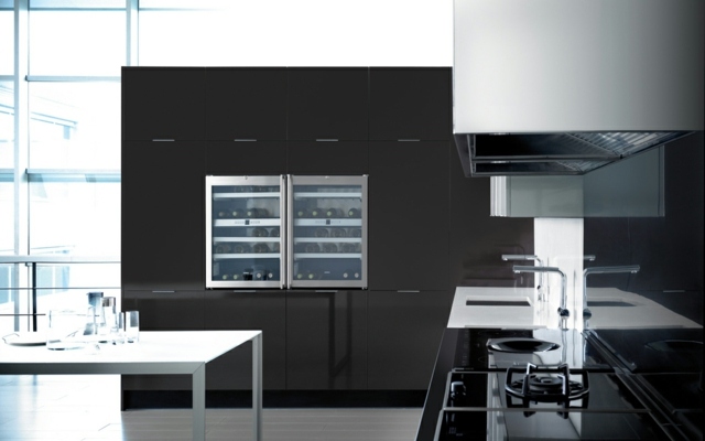 moderné vysoko lesklé kuchynské vstavané spotrebiče umývadlo biele skrinky Kuchynské vstavané spotrebiče drez biele skrinky varná doska