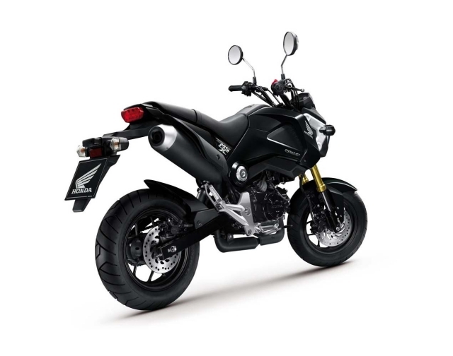 motocykel čierny za výhľadom 2013-honda-msx125-čierna zozadu