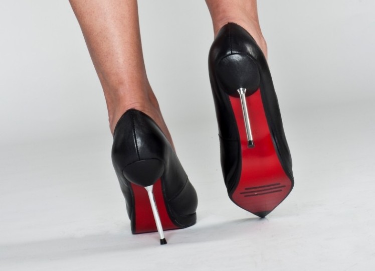 Ženy sa cítia sebavedomejšie v topánkach na vysokom podpätku outfit-chyba-ženy-vysoké ihličkové podpätky