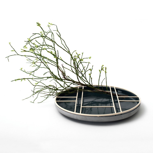 Myšlienka dizajnu hrnčeka TokoNama Ikebana aranžovania kvetov Misky TokoNama Ikebana navrhujú nápad na aranžovanie kvetov