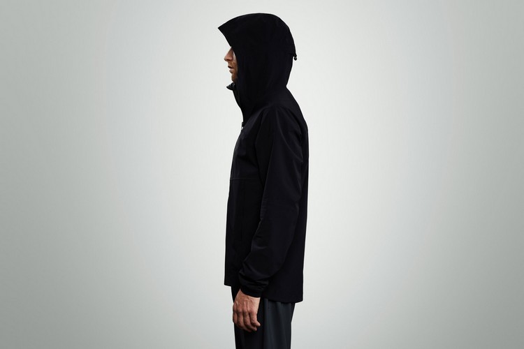 grafická bunda s kapucňou čierna obojstranná