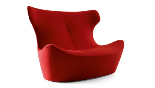 obývacia izba s červeným kreslom