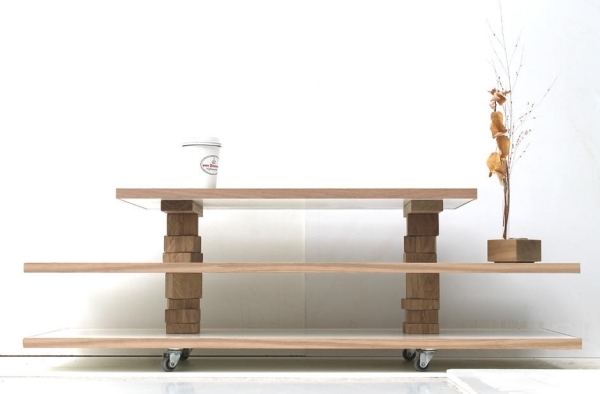 rolka stolu do obývačky jo98 používa kúsky dreva