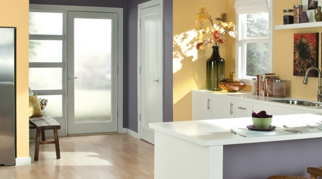 Nápady na farby kuchynskej steny svetlé purpurovo žlté moderné Nápady jasne purpurovo žlté moderné biele kuchynské fronty