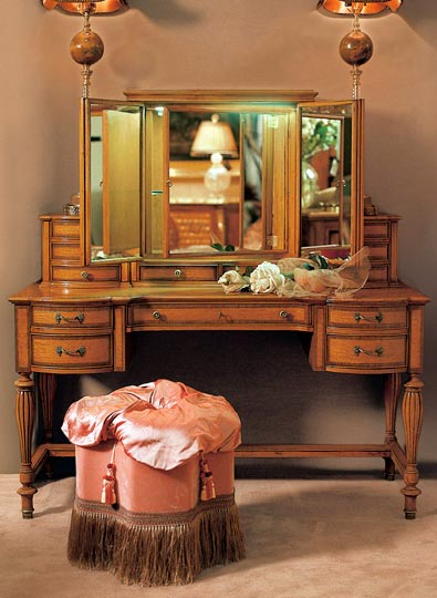 Toaletný stolík Klasický taliansky nábytok Klasický-taliansky-nábytok-Provasi-toaletný stolík