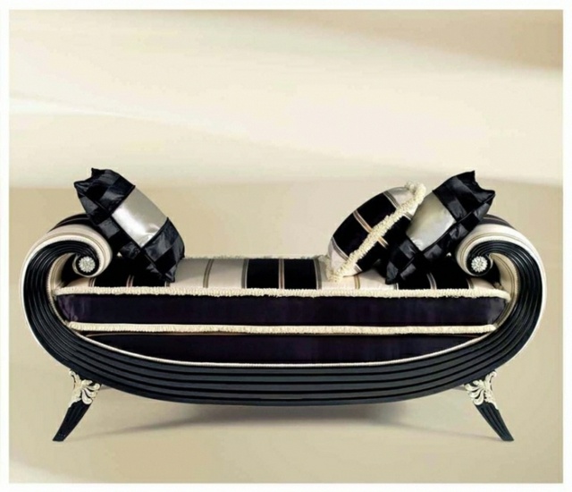 biele klasické kusy nábytku vankúš pruhy vzor