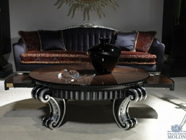 Drevený stôl, dvojmiestna váza na pohovku, nápady na čalúnený nábytok