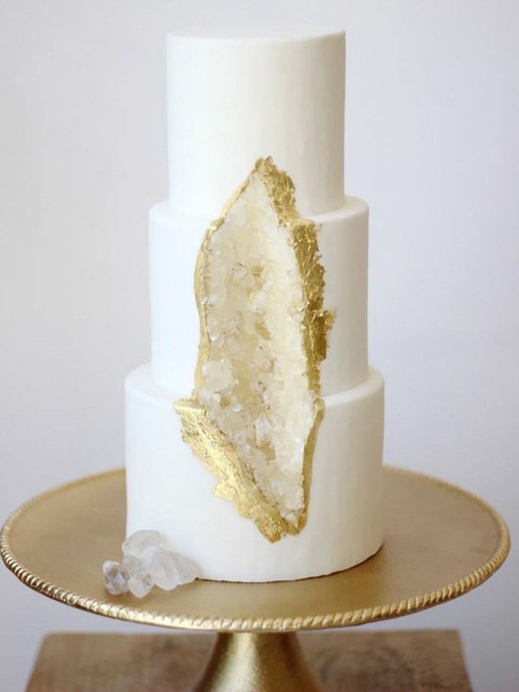 Jemné farby na tortu a kryštály so zlatom