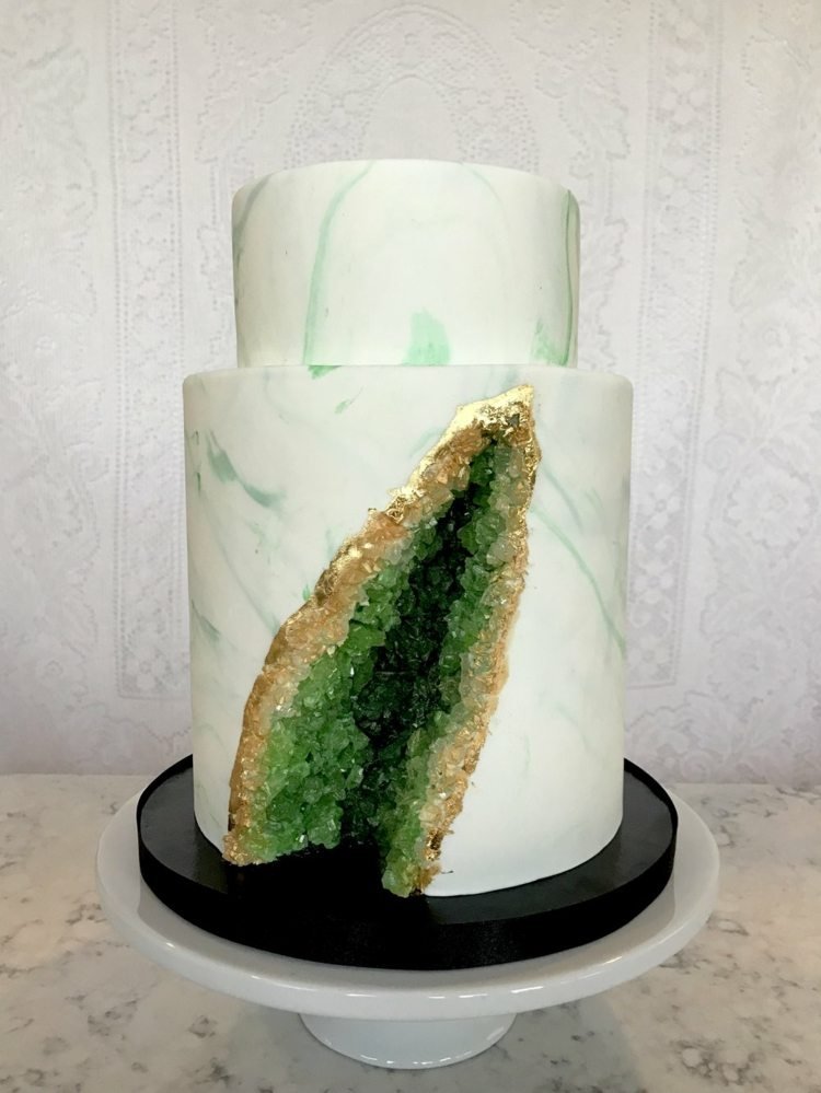 Kryštály môžu byť navrhnuté kdekoľvek na torte