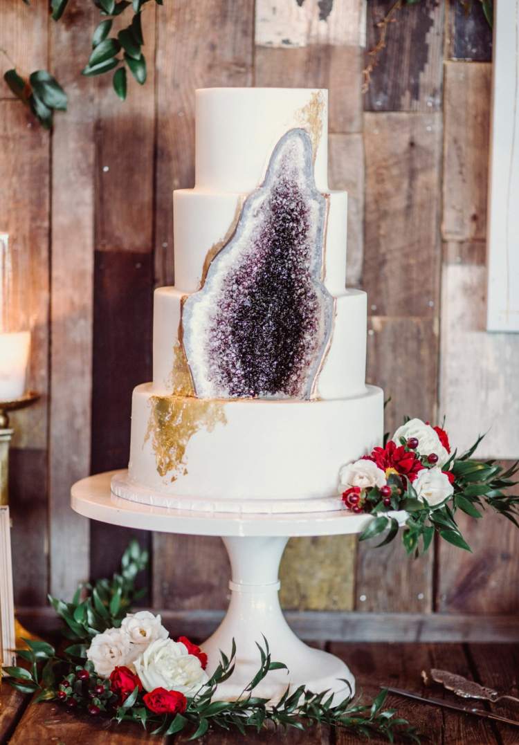 Krištáľová torta na svadbu s ametystom a zlatom