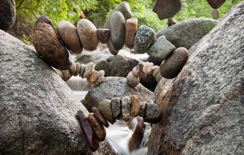 rôzne tvary land art art od michaela grab