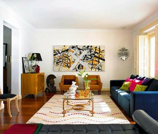 retro obývacia izba presklený stolík v modrej farbe retro rozkladací sedací stôl v modrom skle