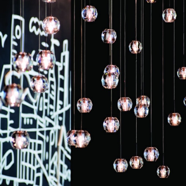 krásne závesné svetlá kryštálové prvky guľa Kryštálová dekorácia gule s originálnym dizajnom steny