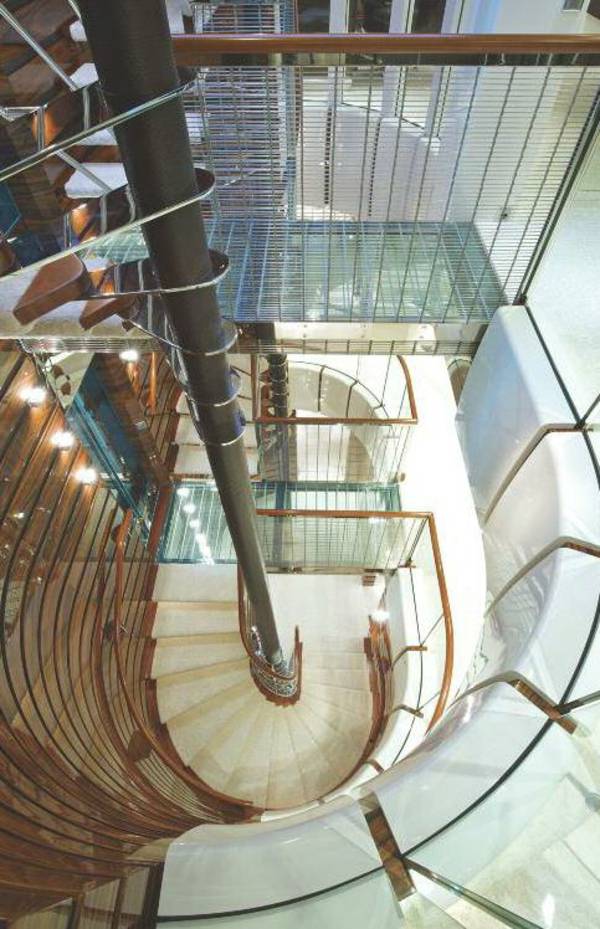 točité schodisko luxusná jachta viva la vie točité schodisko-luxus-jachta-vivalavie