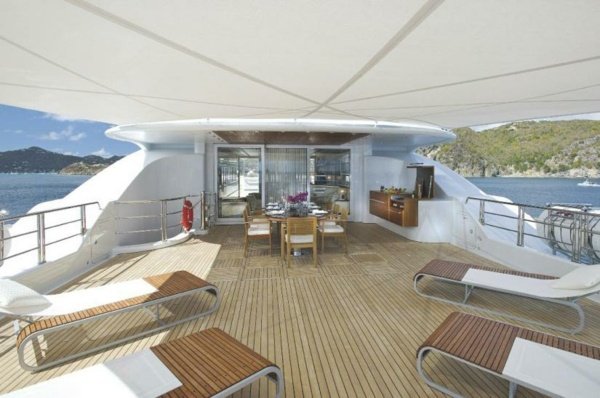 paluba luxusnej jachty viva la vie paluba-luxusná-jachta-vivalavie