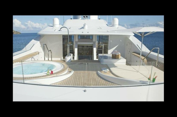 tretia paluba na luxusnej jachte viva la vie tretia paluba-luxusná jachta-viva-la-vie