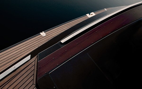 hedonistická jachta orechové drevo typ kinetiky výrobca