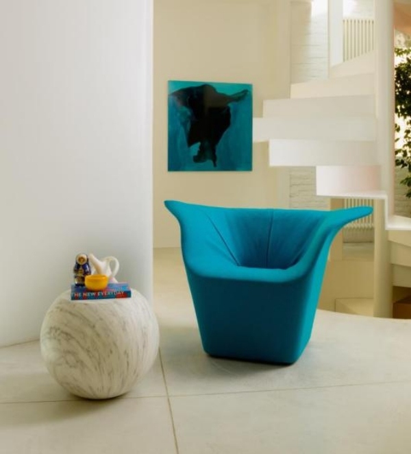 kreslo na odevy cappellini z tkaniny Alcantara