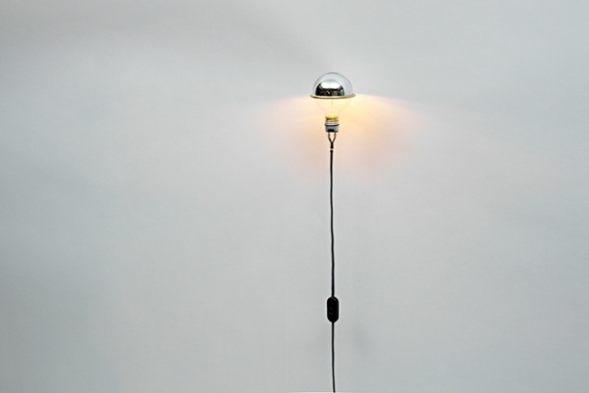 naj minimalistickejšia nástenná lampa mosadzný prstencový dizajnér Brendan Ravenhil