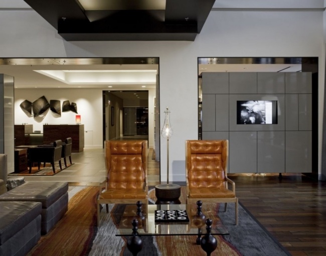 hotelové lobby dizajnové kožené kreslo Baronette Renaissance Hotel hotelová hala moderné priestranné kožené kreslo Baronette Renaissance Hotel