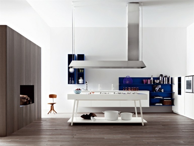 Drevený pultový krb s oceľovou kapucňou a varnou zónou