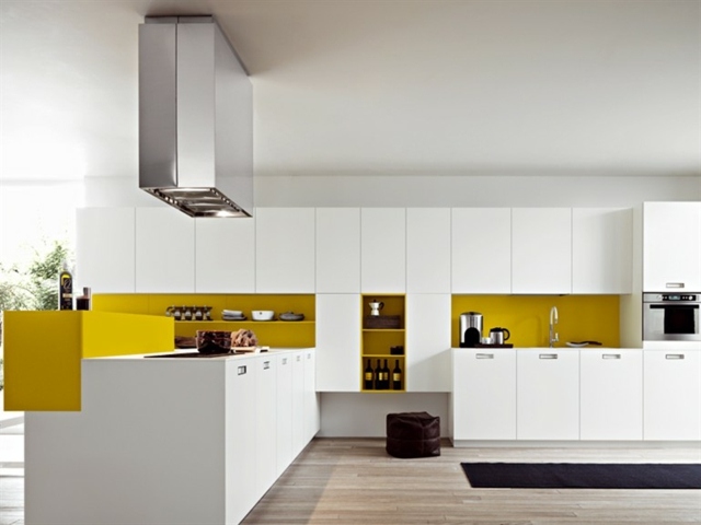 žltá zadná stena oceľový odsávač pár riadu úložného priestoru