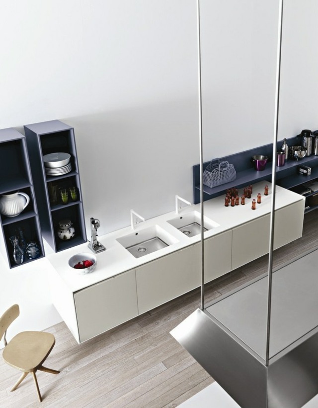 Kuchynský ostrovček dve umývadlá riad základná skrinka modrá nástenná polica