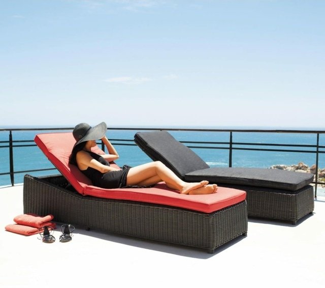 Ležadlo s polohovateľnou opierkou úložný priestor ratanová terasa Úložný priestor operadla ratanové záhradné zábradlie